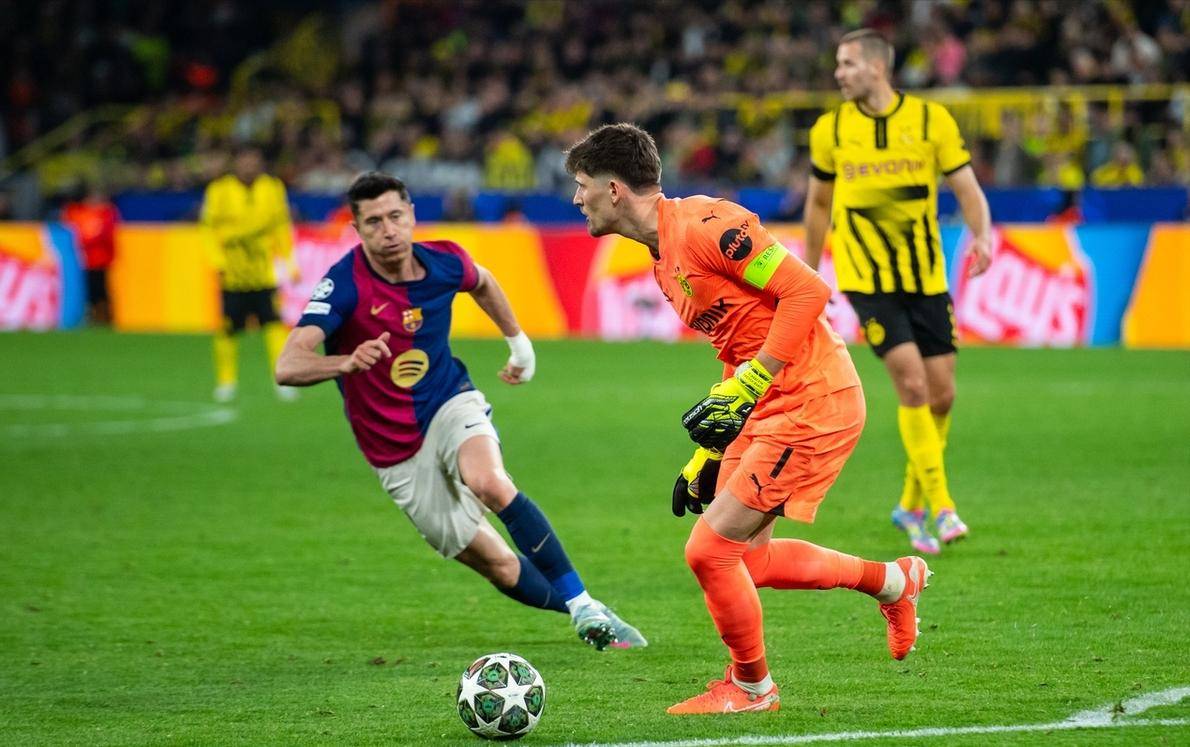 Kaiyun- 莱万多夫斯基在巴萨的年薪 